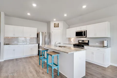 $275,000 | 6910 Spg Lk Drive, Maurice, LA 70555