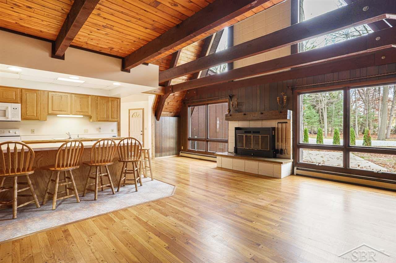 1666 South Beyer Road Saginaw, MI 48601 - Photo 9 of 41 50028796-8.JPG
