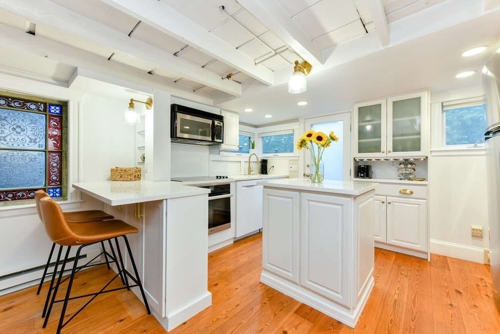 60 Front Street, Unit COTTAGE Marblehead, MA 01945 - Photo 5 of 17 Gallery Image 5