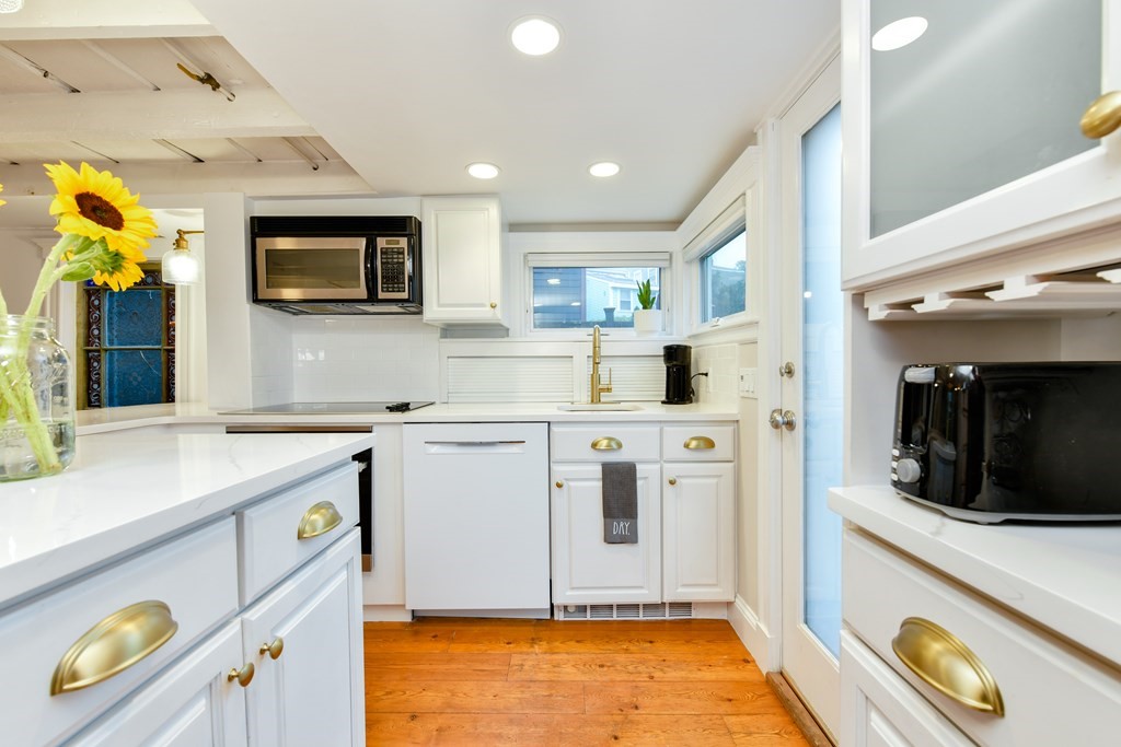 60 Front Street, Unit COTTAGE Marblehead, MA 01945 - Photo 8 of 17 Gallery Image 8