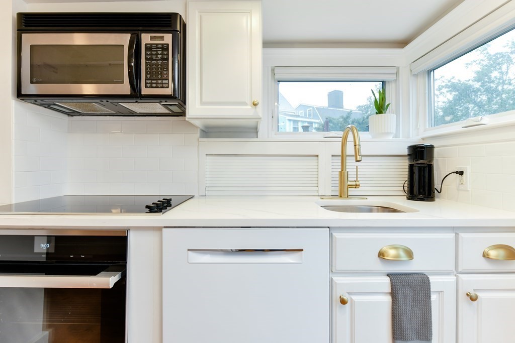 60 Front Street, Unit COTTAGE Marblehead, MA 01945 - Photo 9 of 17 Gallery Image 9