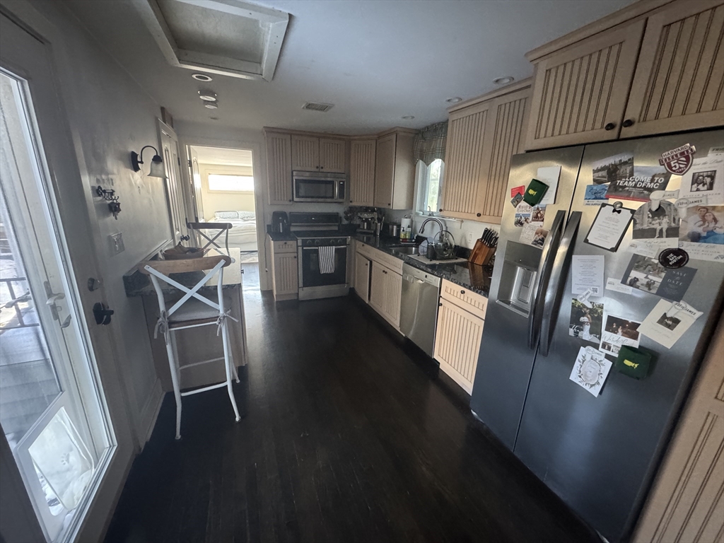 581 East 8th Street, Unit 2 Boston, MA 02127 - Photo 6 of 10