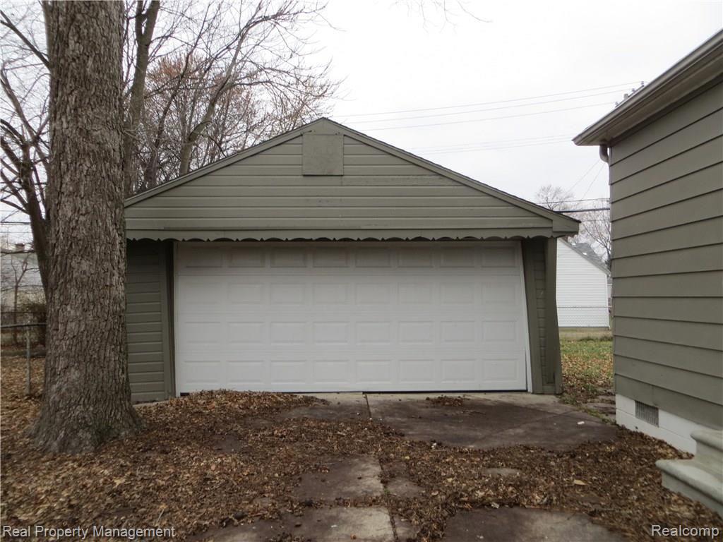 6646 Pelham Road Taylor, MI 48180 - Photo 8 of 8 Garage
