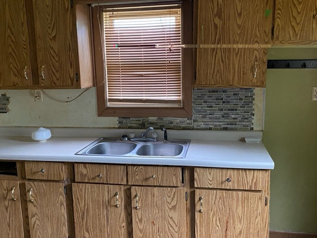 417 East Timber Street Pontiac, IL 61764 - Photo 2 of 10 a view of a sink and a window