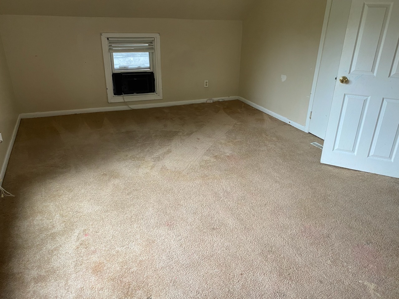417 East Timber Street Pontiac, IL 61764 - Photo 10 of 10 a view of an empty room and a window