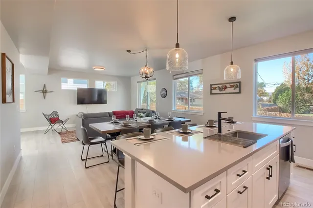 a view of entryway and bedroom