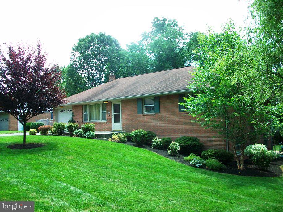 236 North New Street Lititz, PA 17543 - Photo 2 of 47