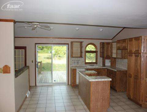 1232 South Vassar Road Burton, MI 48509 - Photo 19 of 27 20152652-19.JPG