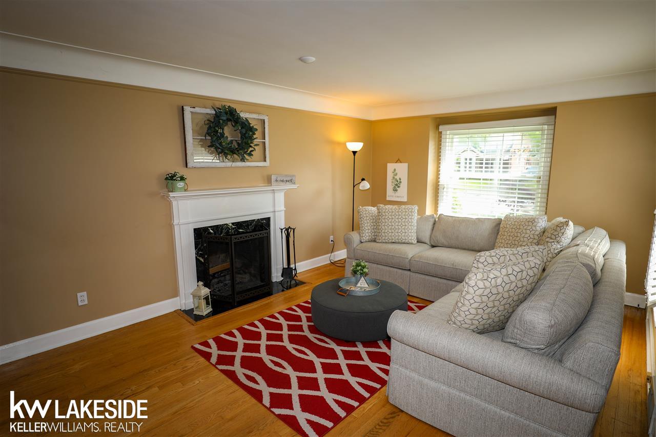1656 Hampton Road Grosse Pointe, MI 48236 - Photo 18 of 39 31384523-17.JPG