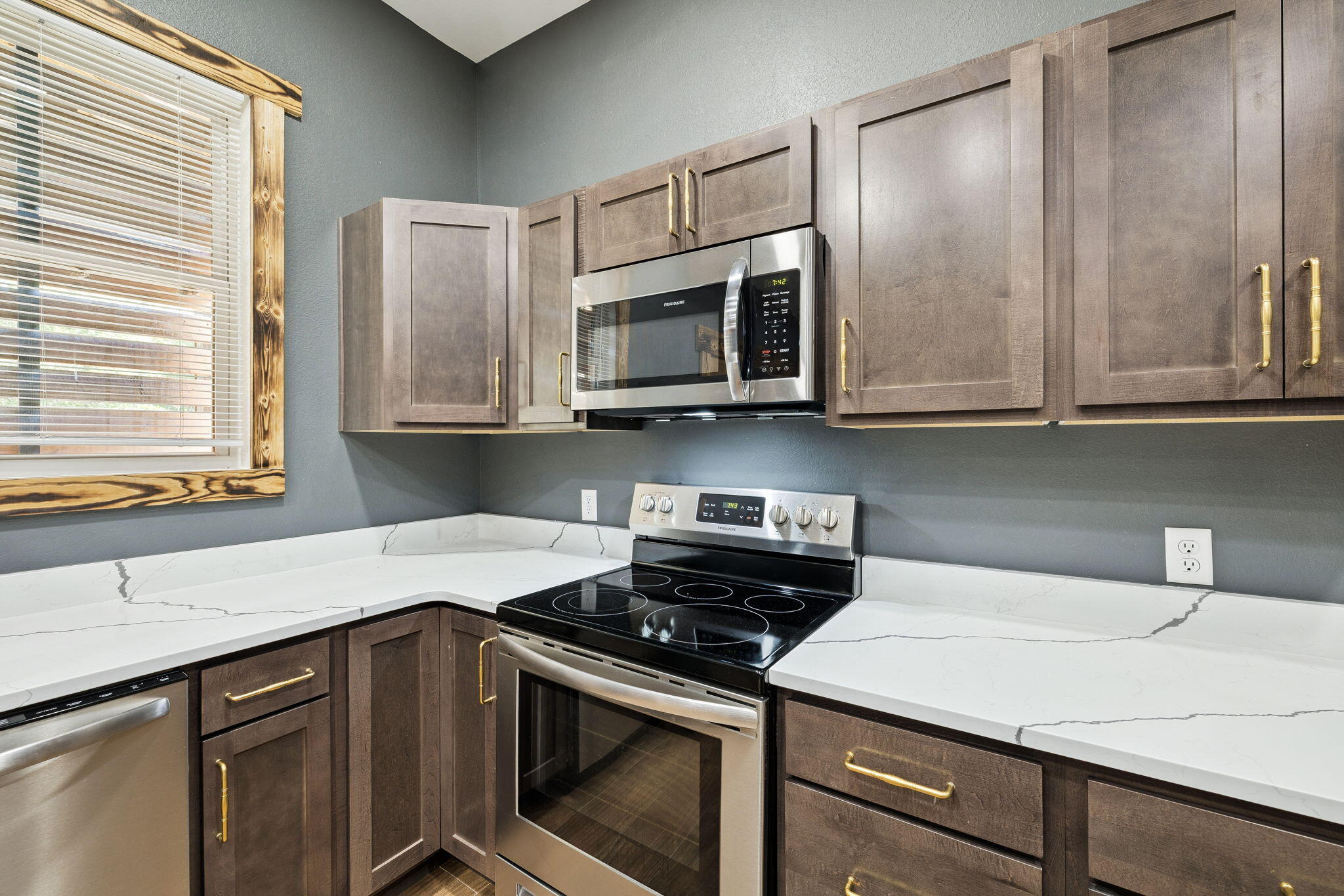 981 East Chestnut Avenue Crestview, FL 32539 - Photo 15 of 42 15Array_981EChestnutAve-42