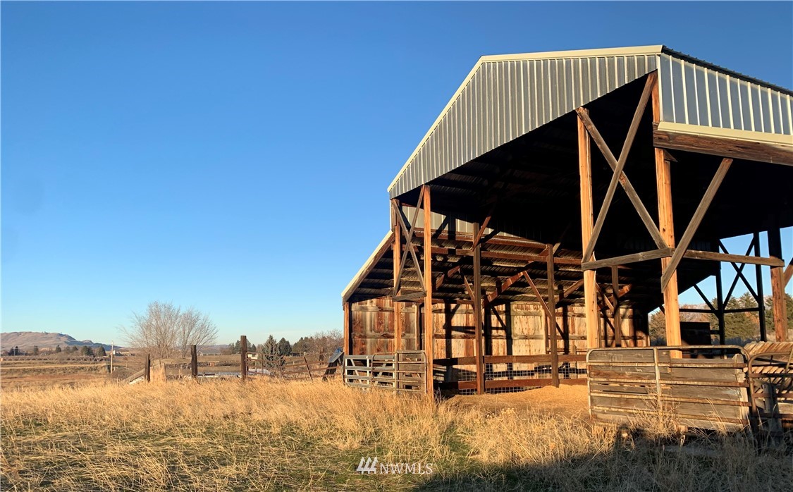 128 Duck Lake Road Omak, WA 98841 - Photo 5 of 28