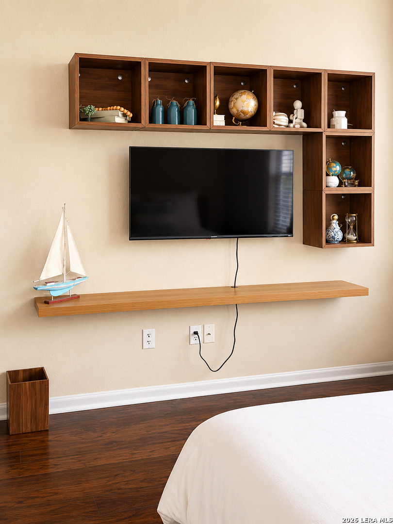 6160 Eckhert Road, Unit 804 San Antonio, TX 78240 - Photo 27 of 38 a view of a workspace