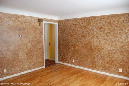 24 Dockham Road Lapeer, MI 48446 - Photo 3 of 16 Front living room