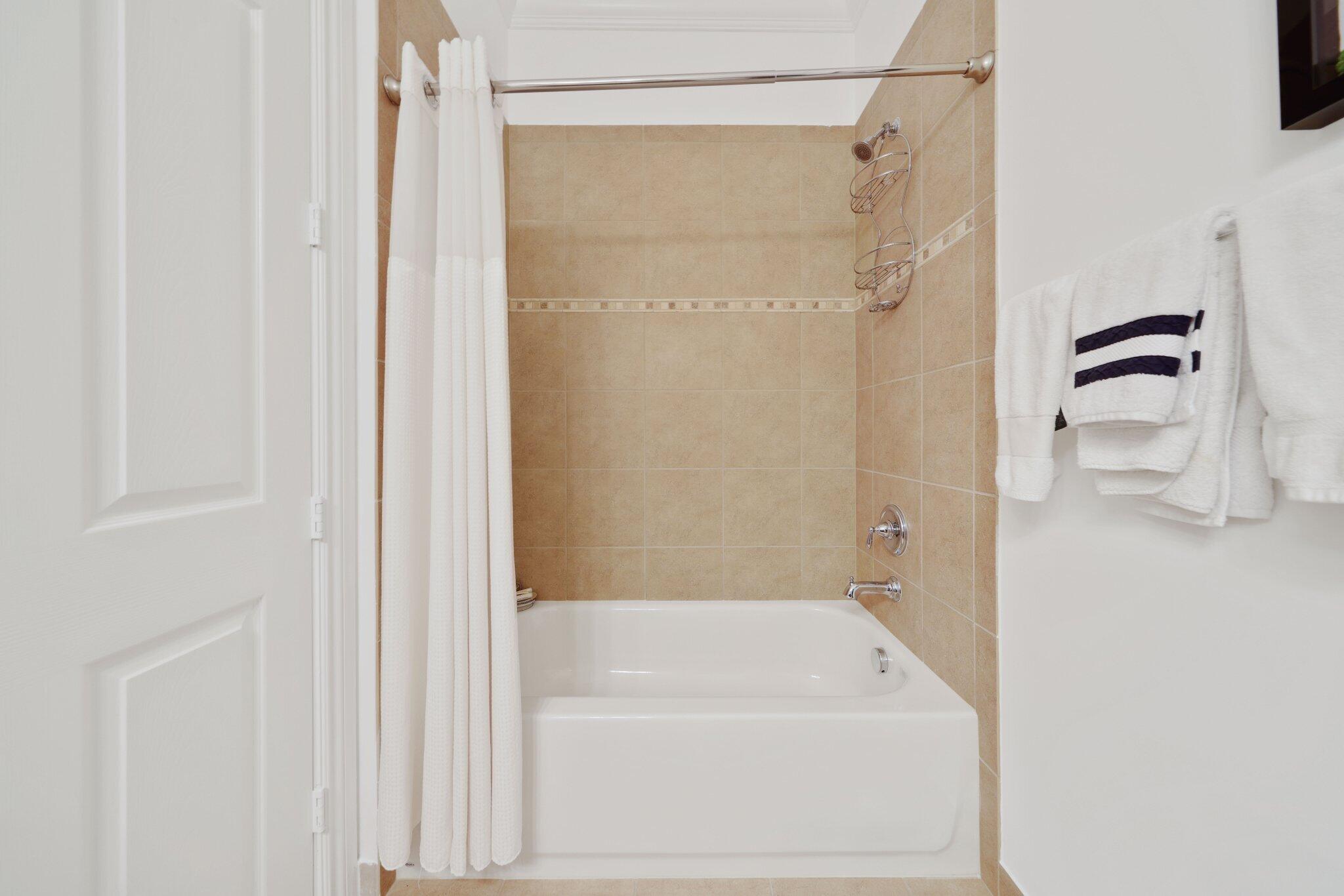 8539 Lewis River Road Delray Beach, FL 33446 - Photo 31 of 49 Guest Bath