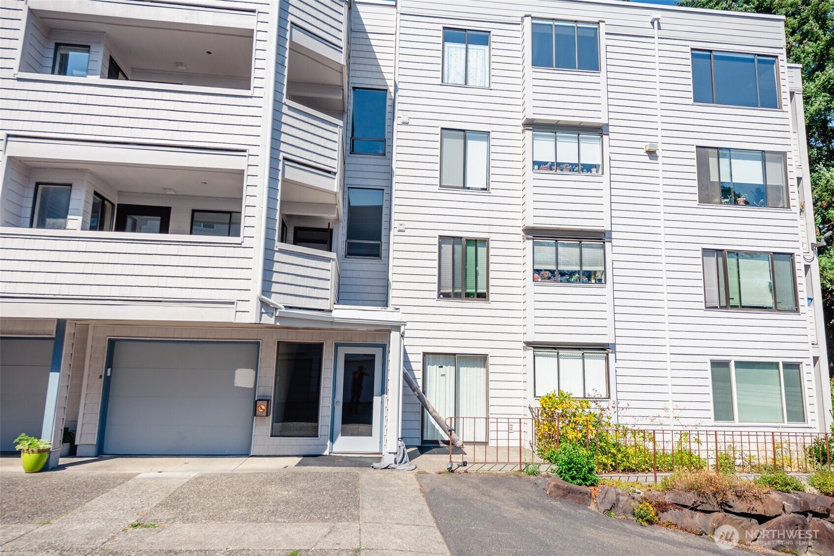 17417 Ashworth Avenue North, Unit 303 Shoreline, WA 98133 - Photo 2 of 24