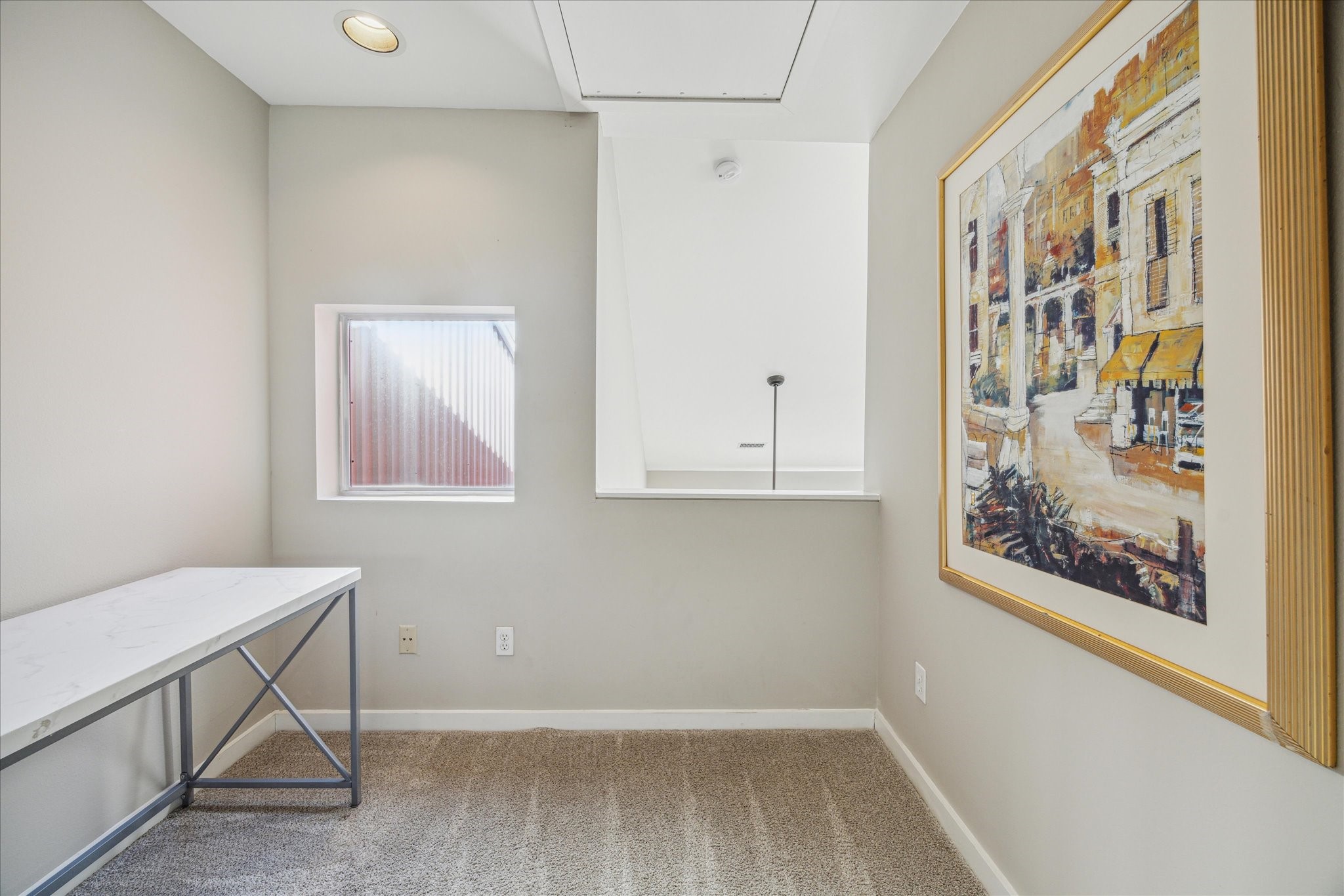 6111 Gehring Street Houston, TX 77021 - Photo 14 of 16 a view of a hallway with workspace