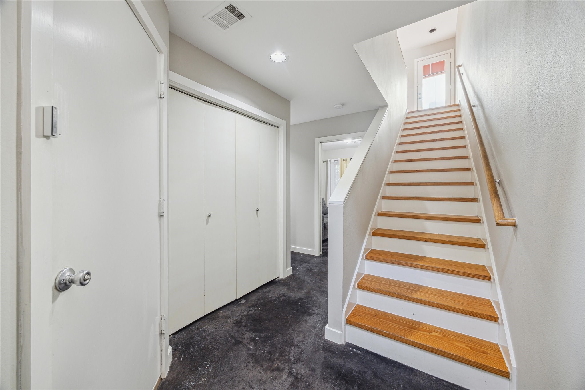 6111 Gehring Street Houston, TX 77021 - Photo 2 of 16 a view of entryway