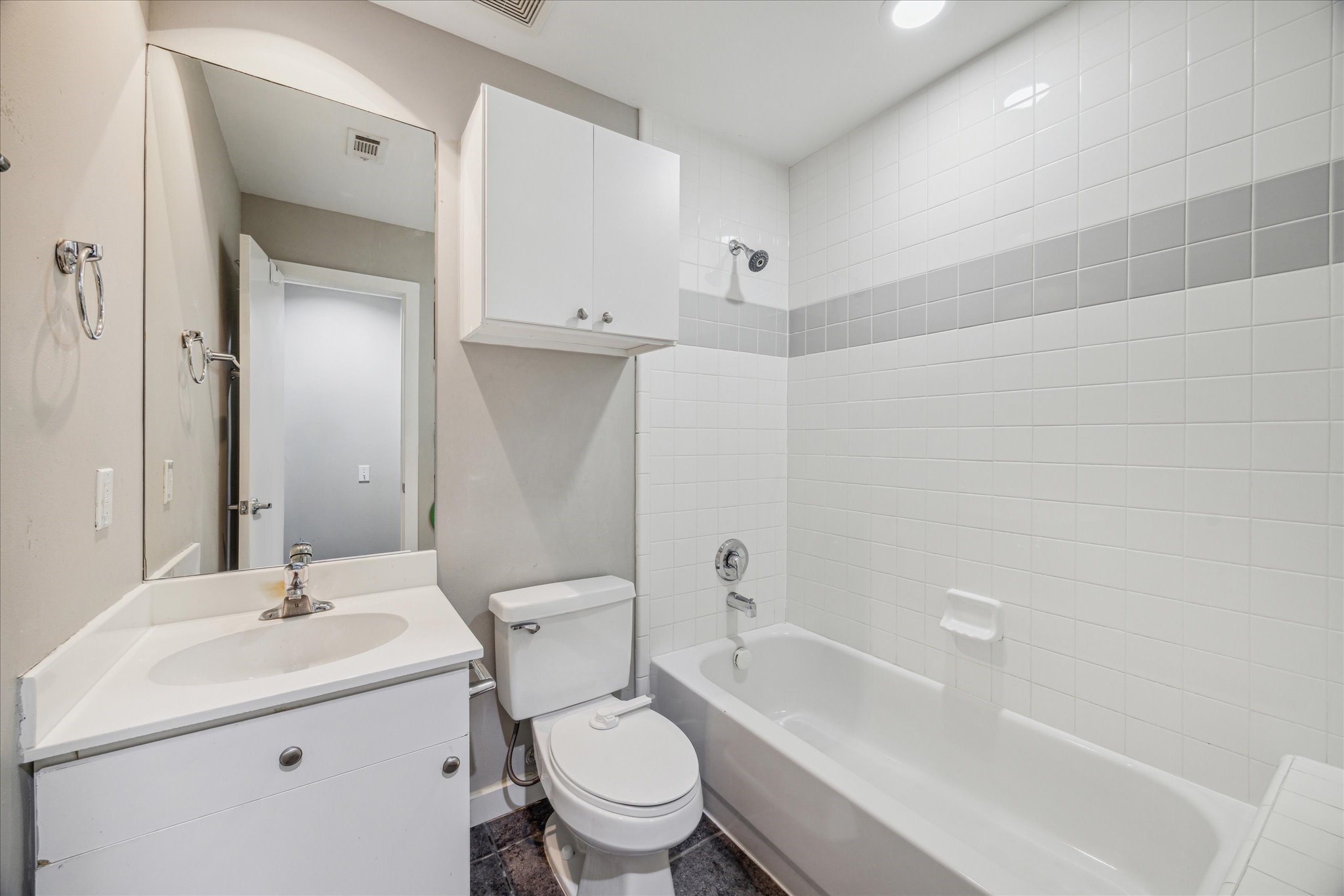 6111 Gehring Street Houston, TX 77021 - Photo 5 of 16 a bathroom with a sink toilet and shower