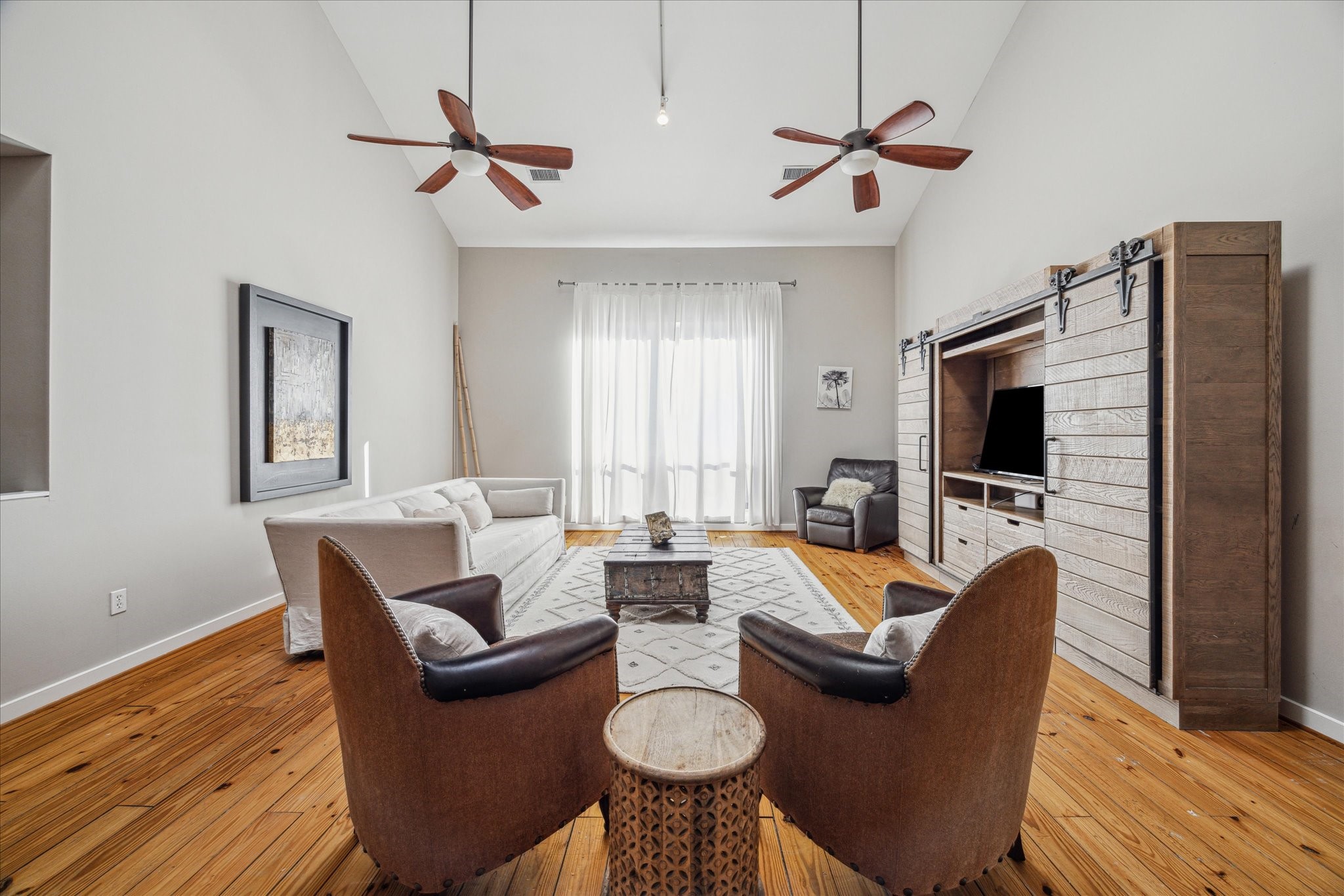 6111 Gehring Street Houston, TX 77021 - Photo 7 of 16 a living room with furniture a flat screen tv and a wooden floor
