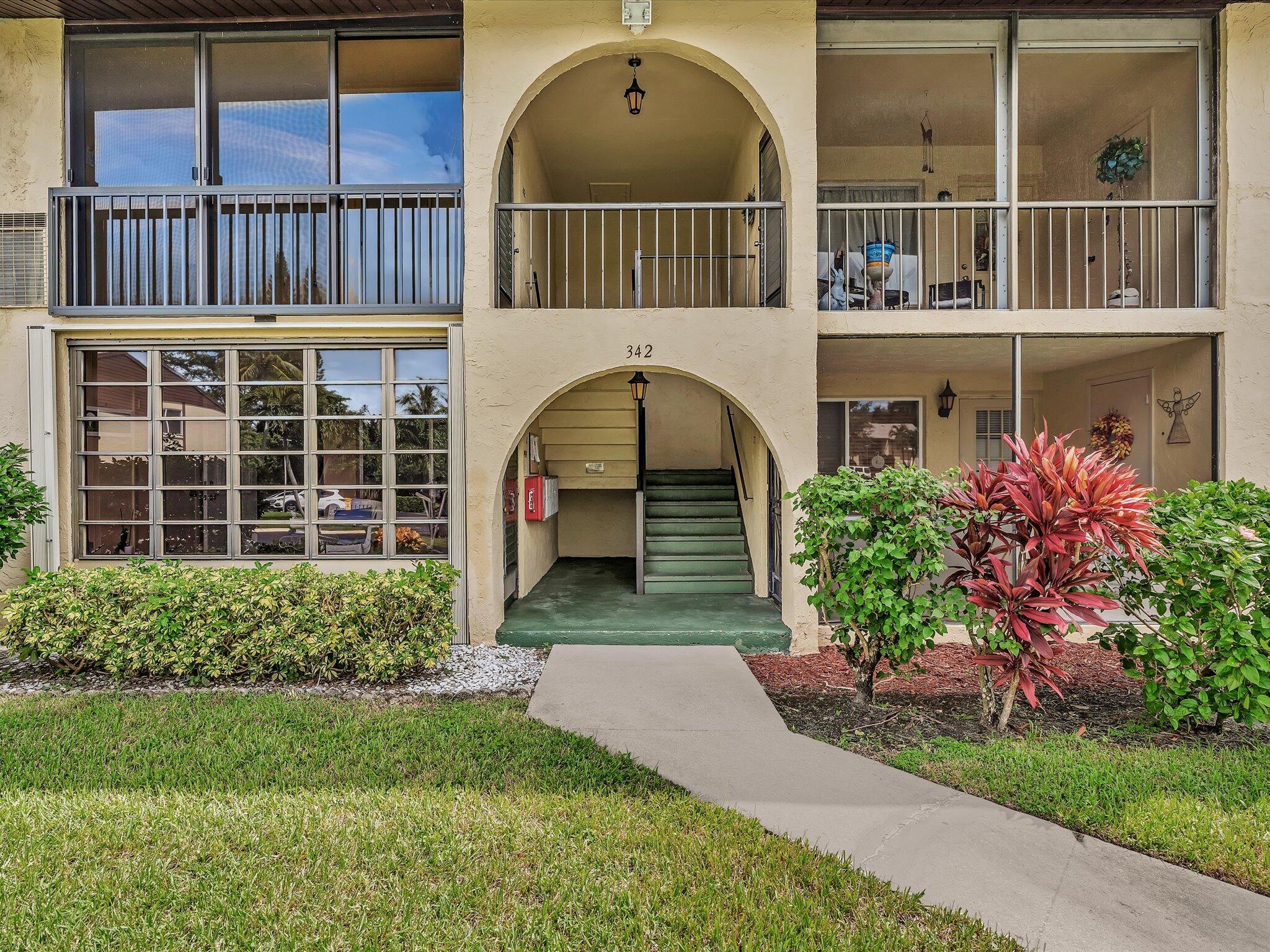 342 Pine Ridge Circle, Unit D2 Greenacres, FL 33463 - Photo 3 of 45 02-FPP00001