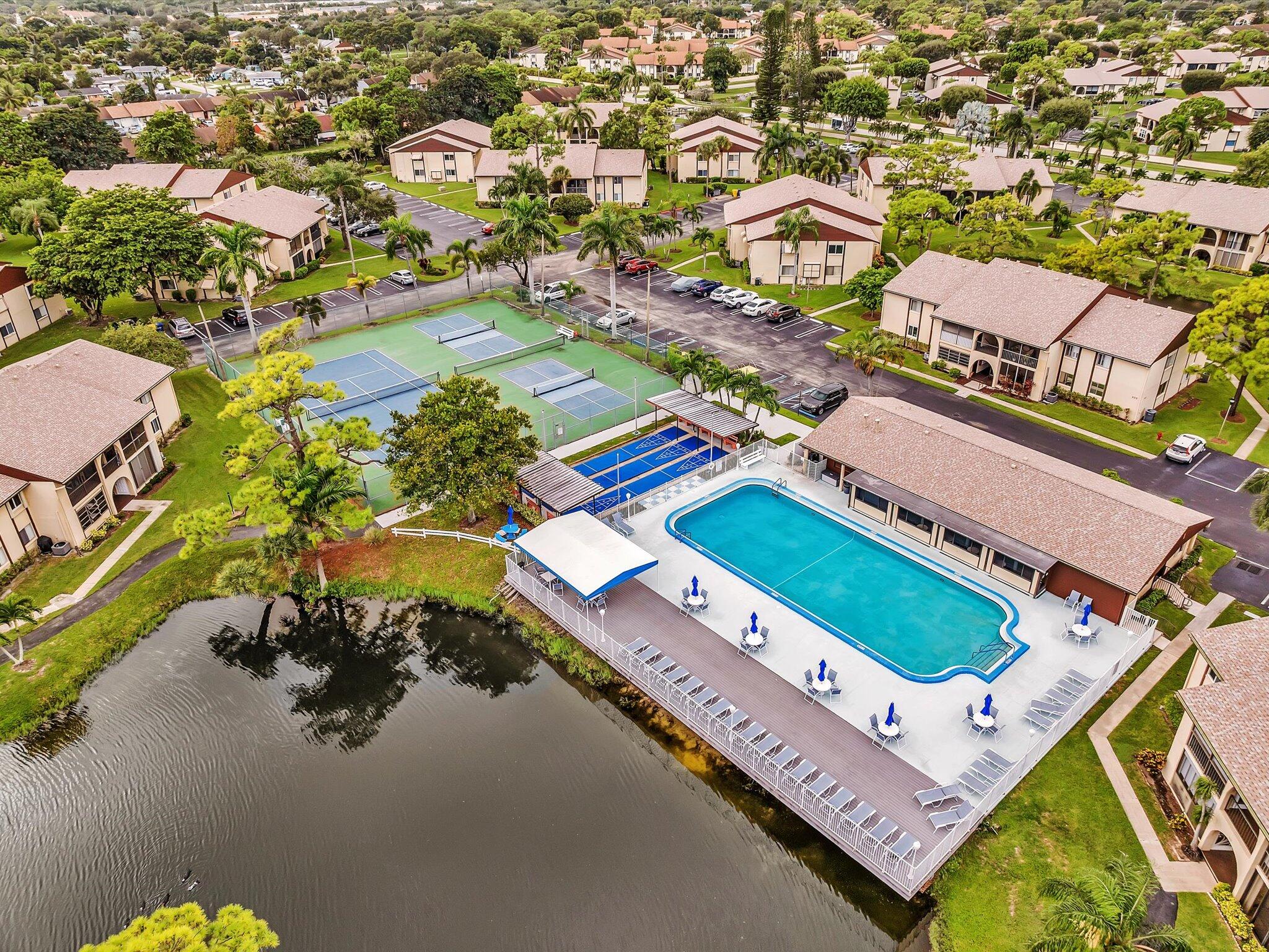342 Pine Ridge Circle, Unit D2 Greenacres, FL 33463 - Photo 41 of 45 42-DJI_20250919143104_0026_D_FPP