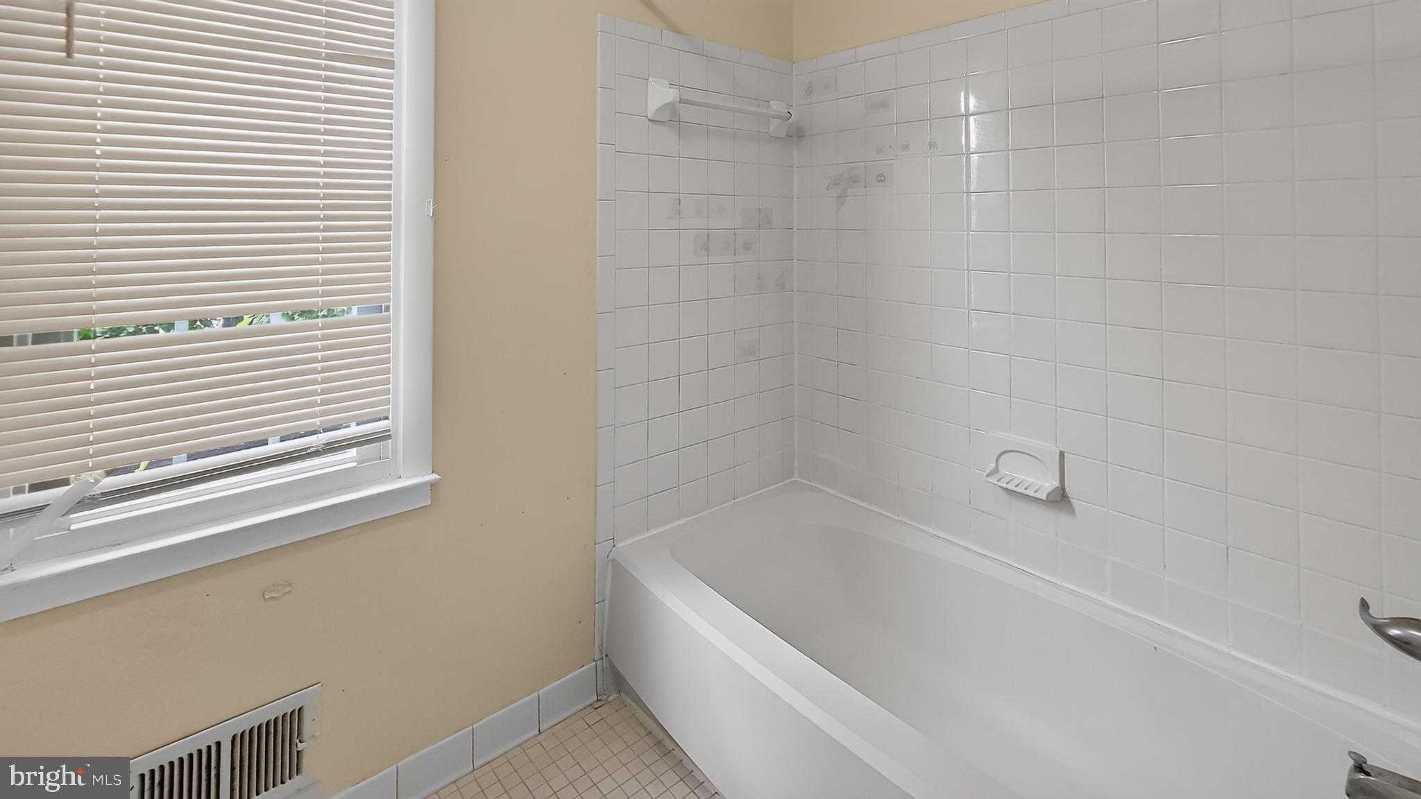 13100 North Point Lane Laurel, MD 20708 - Photo 14 of 46 Principal Room Bathroom 1