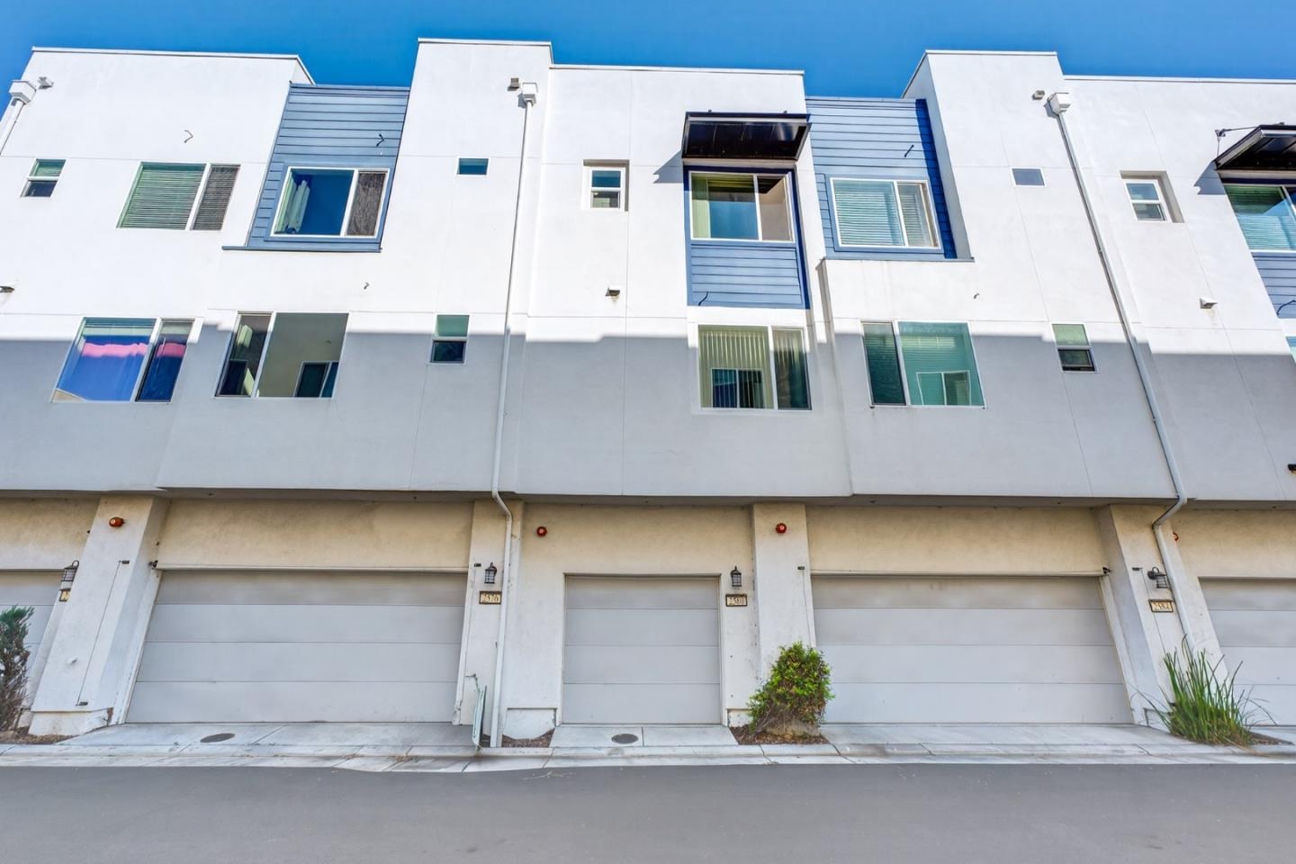 2580 Gimelli Way San Jose, CA 95133 - Photo 39 of 50 a view of building along with street