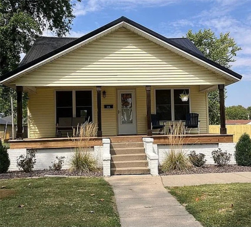911 East 3rd Street Flora, IL 62839 - Photo 1 of 3 Gallery Image 1