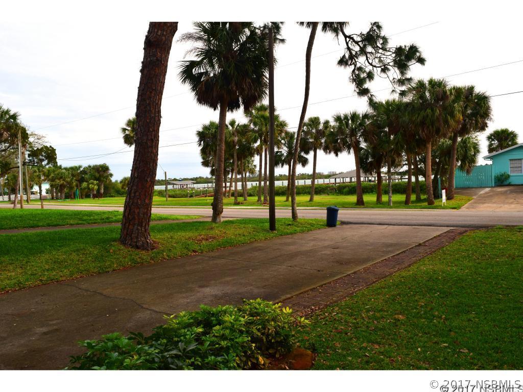 1306 South Riverside Drive Edgewater, FL 32132 - Photo 4 of 25 Gallery Image 4