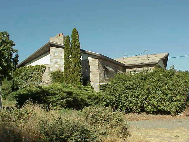980 Harrison Road Sunnyside, WA 98944 - Photo 1 of 1 a front view of a house with a yard