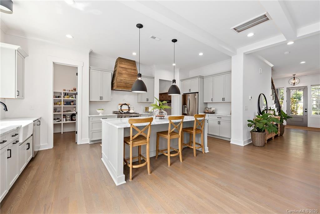 1520 Brook Road Charlotte, NC 28205 - Photo 8 of 31 Gallery Image 8