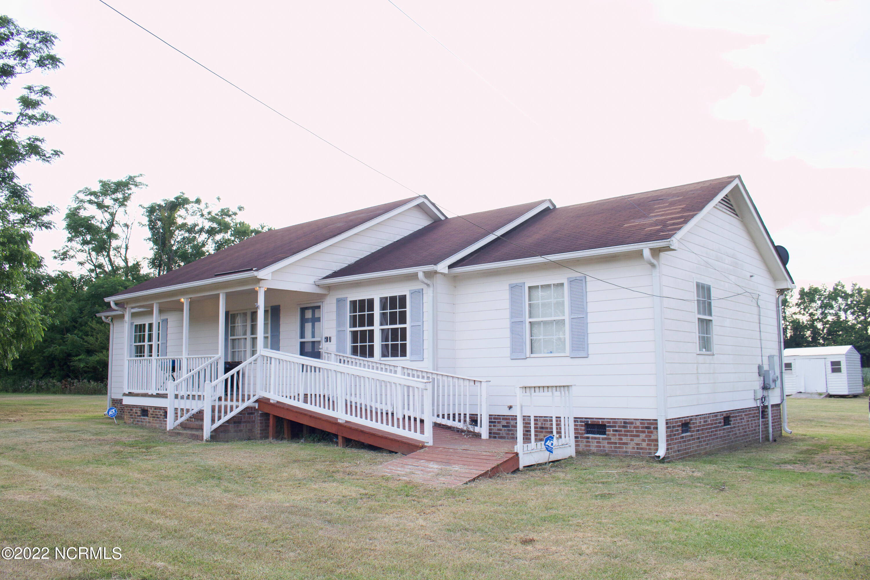 815 Isaac Weeks Road Clinton, NC 28328 - Photo 2 of 23 IMG_2407