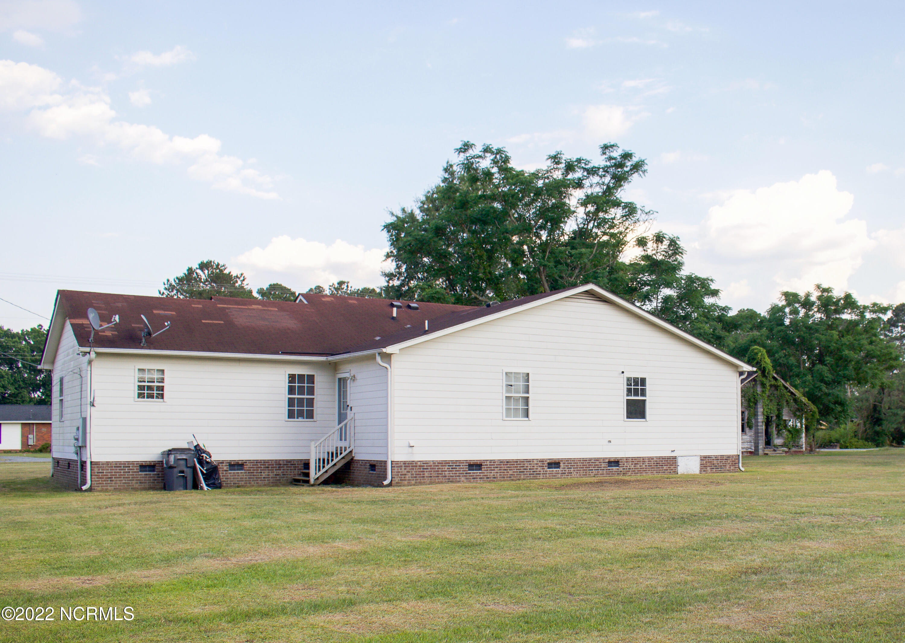 815 Isaac Weeks Road Clinton, NC 28328 - Photo 3 of 23 IMG_2411