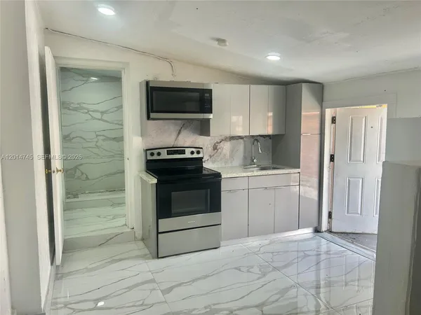 $1,200 | 6660 Johnson Street, Unit 2, Hollywood, FL 33024