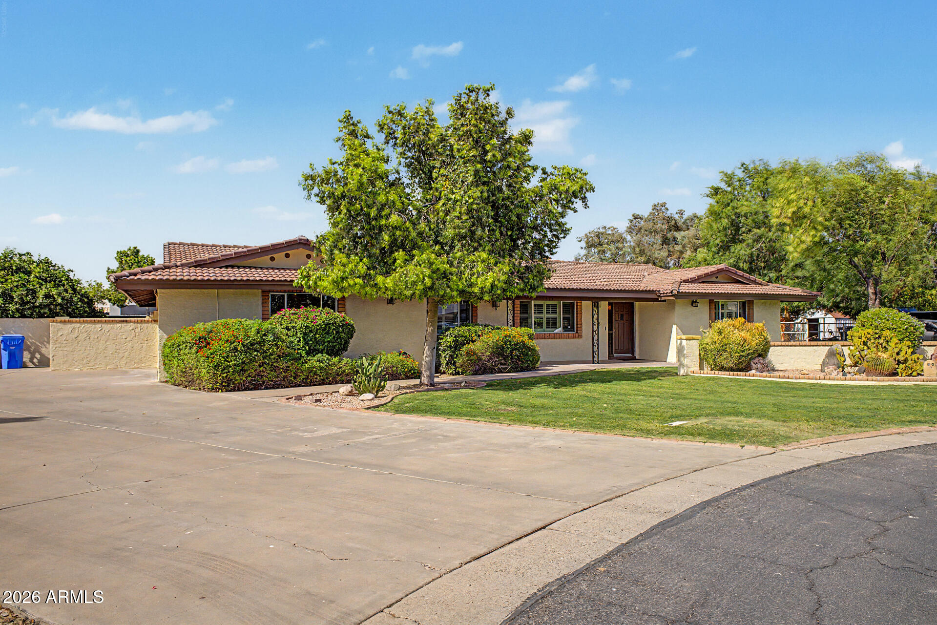 618 East Harwell Road Gilbert, AZ 85234 - Photo 2 of 60 02 - Harwell