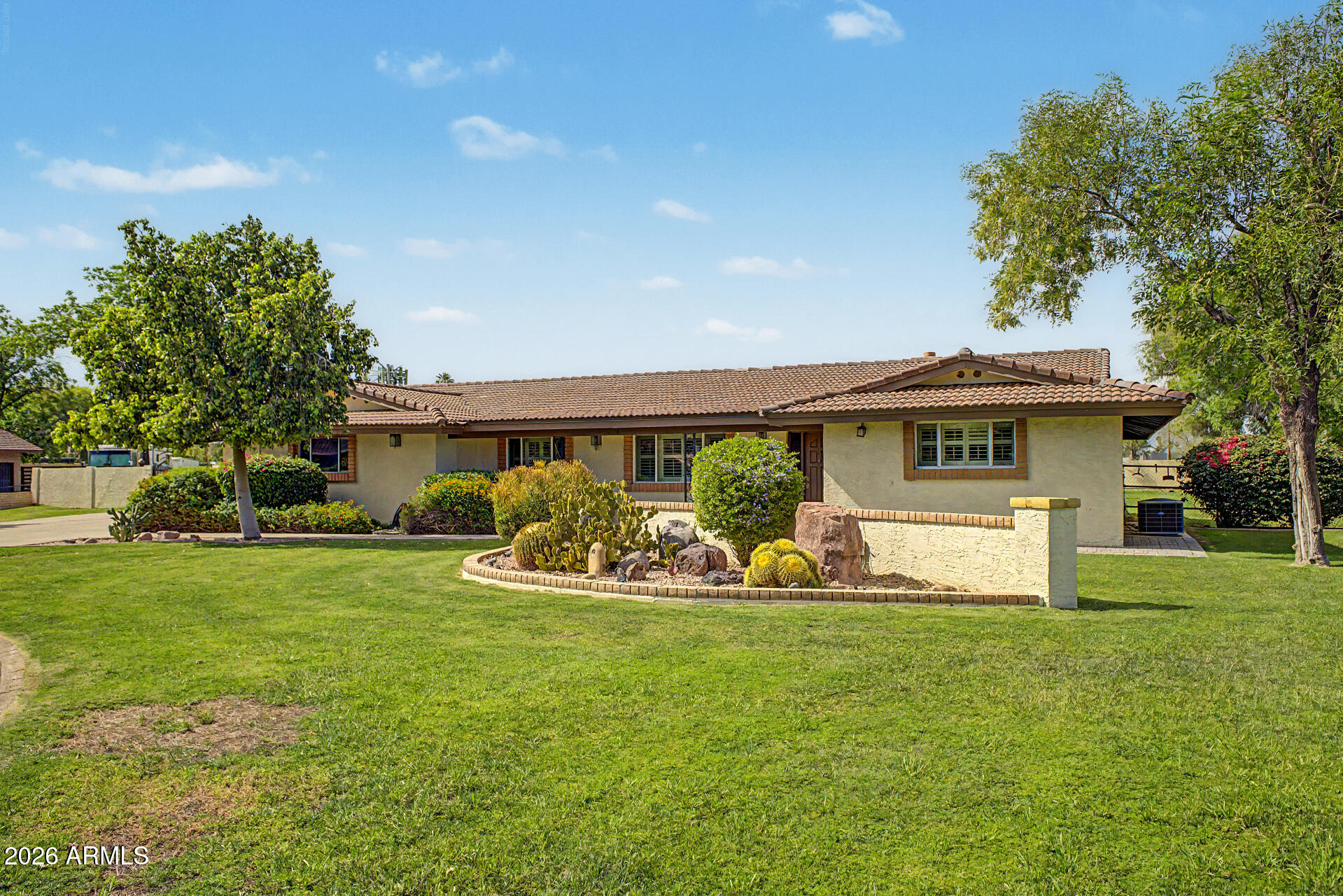 618 East Harwell Road Gilbert, AZ 85234 - Photo 3 of 60 03 - Harwell