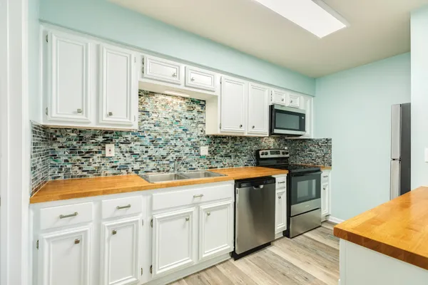 $1,800 | 711 7th Street, Unit 4, Galveston, TX 77550