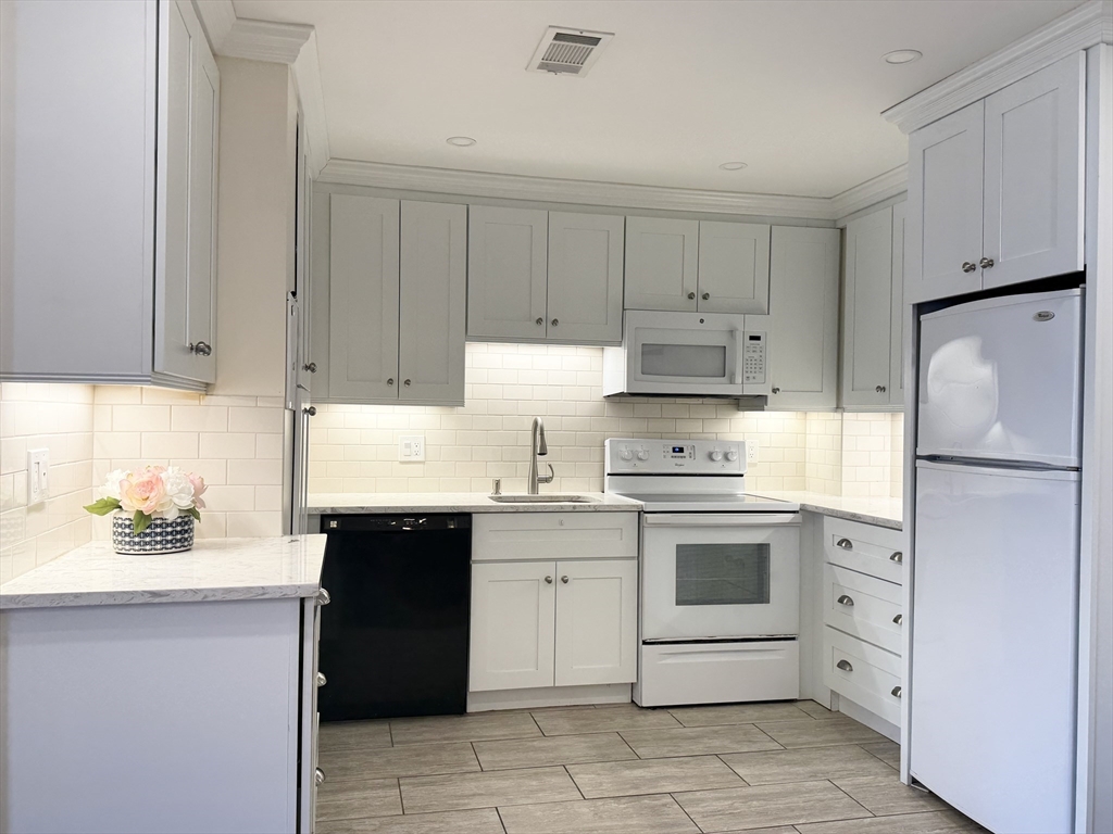 666 Main Street, Unit 315 Winchester, MA 01890 - Photo 9 of 23