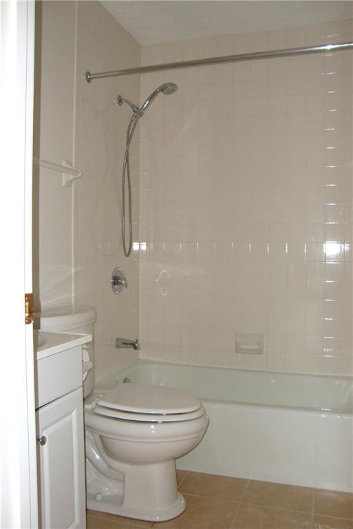 5212 Hawks Point Road, Unit 241 Indianapolis, IN 46226 - Photo 12 of 14 Gallery Image 12