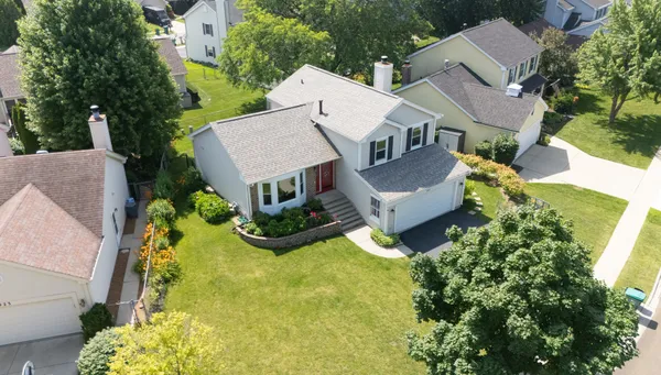 $3,200 | 943 Shady Tree Lane, Wheeling, IL 60090