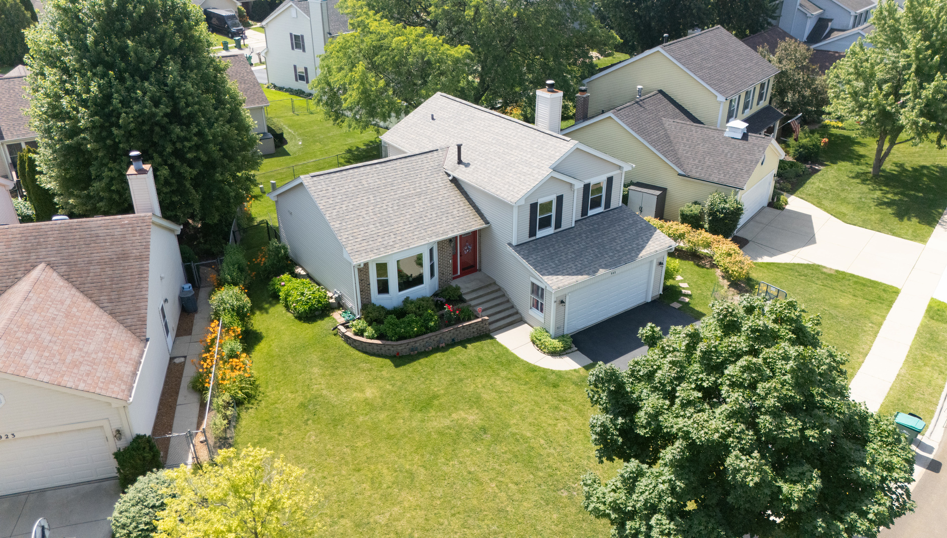 943 Shady Tree Lane Wheeling, IL 60090 - Photo 1 of 41