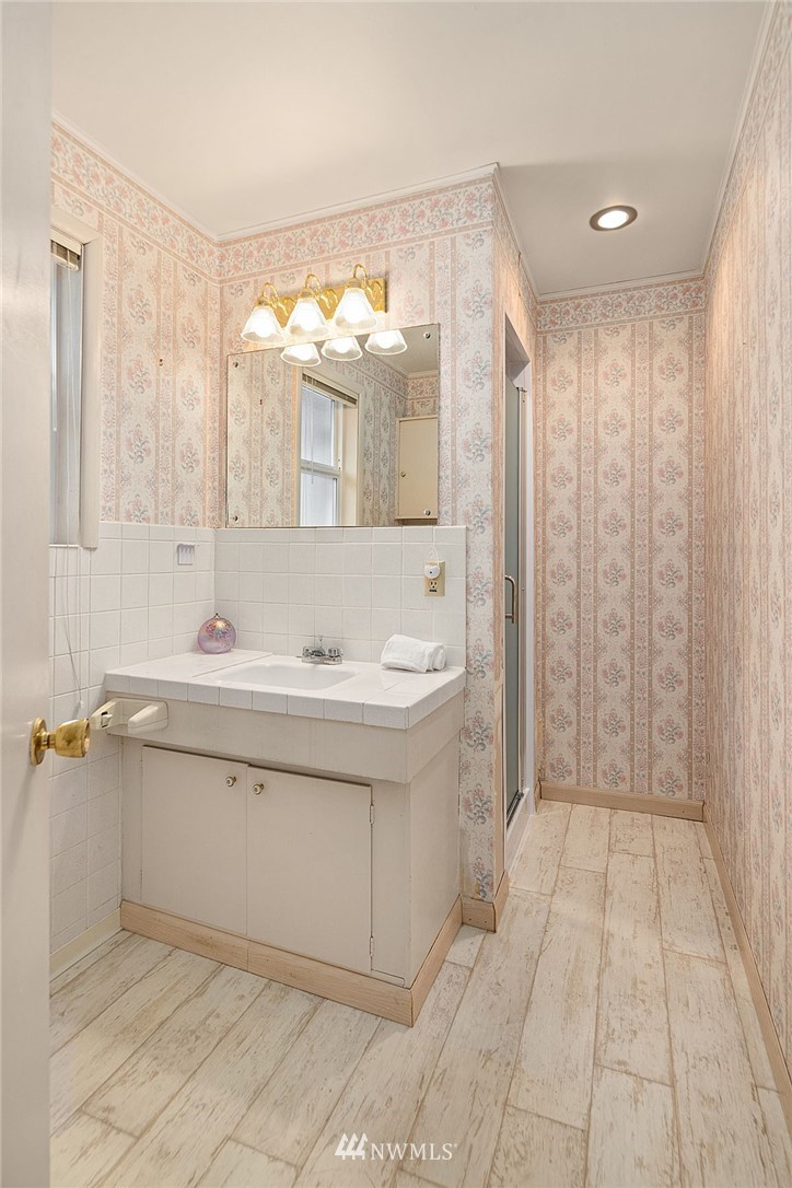 18910 88th Avenue West Edmonds, WA 98026 - Photo 14 of 21 Gallery Image 14