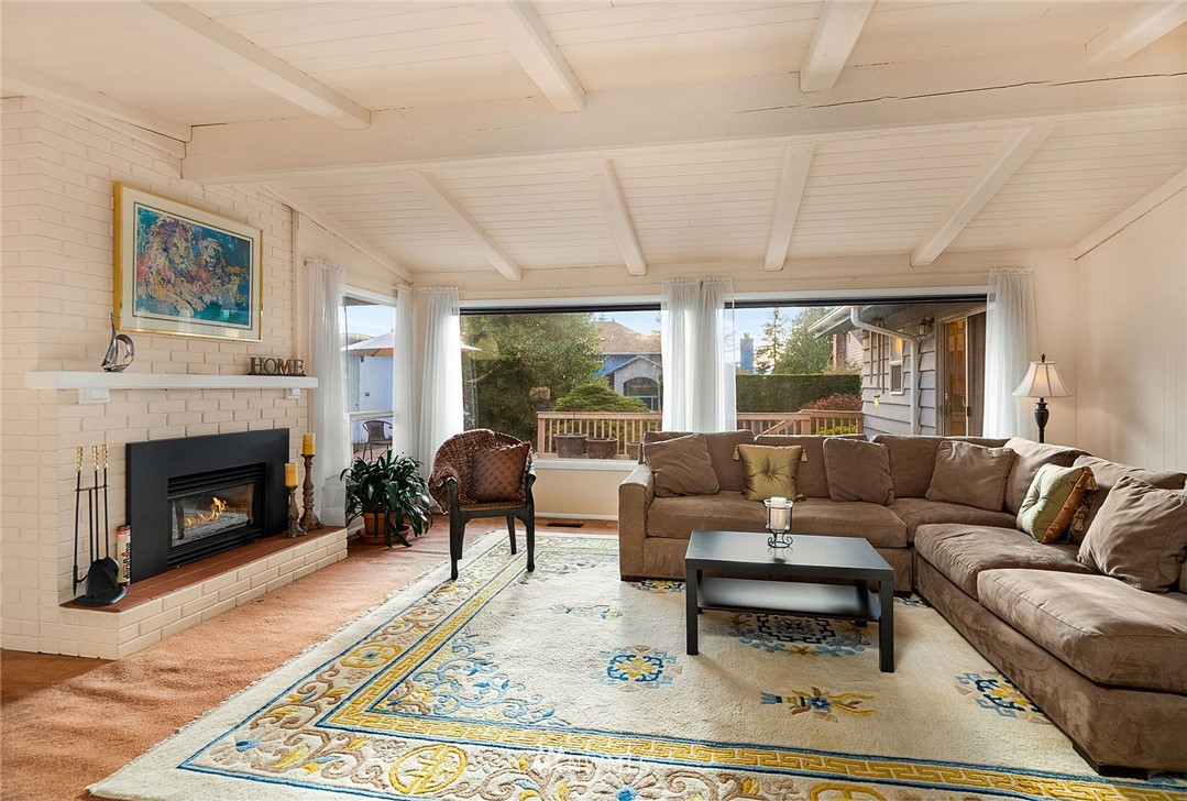 18910 88th Avenue West Edmonds, WA 98026 - Photo 3 of 21 Gallery Image 3