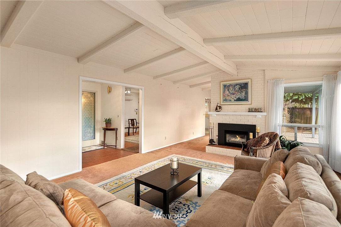 18910 88th Avenue West Edmonds, WA 98026 - Photo 4 of 21 Gallery Image 4