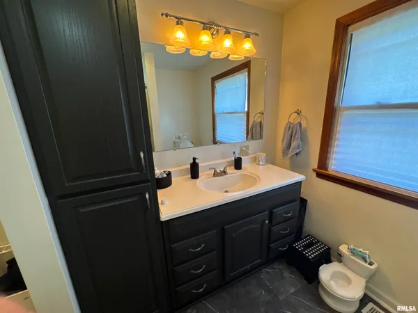 $150,000 | 329 West Fisk Street, Macomb, IL 61455