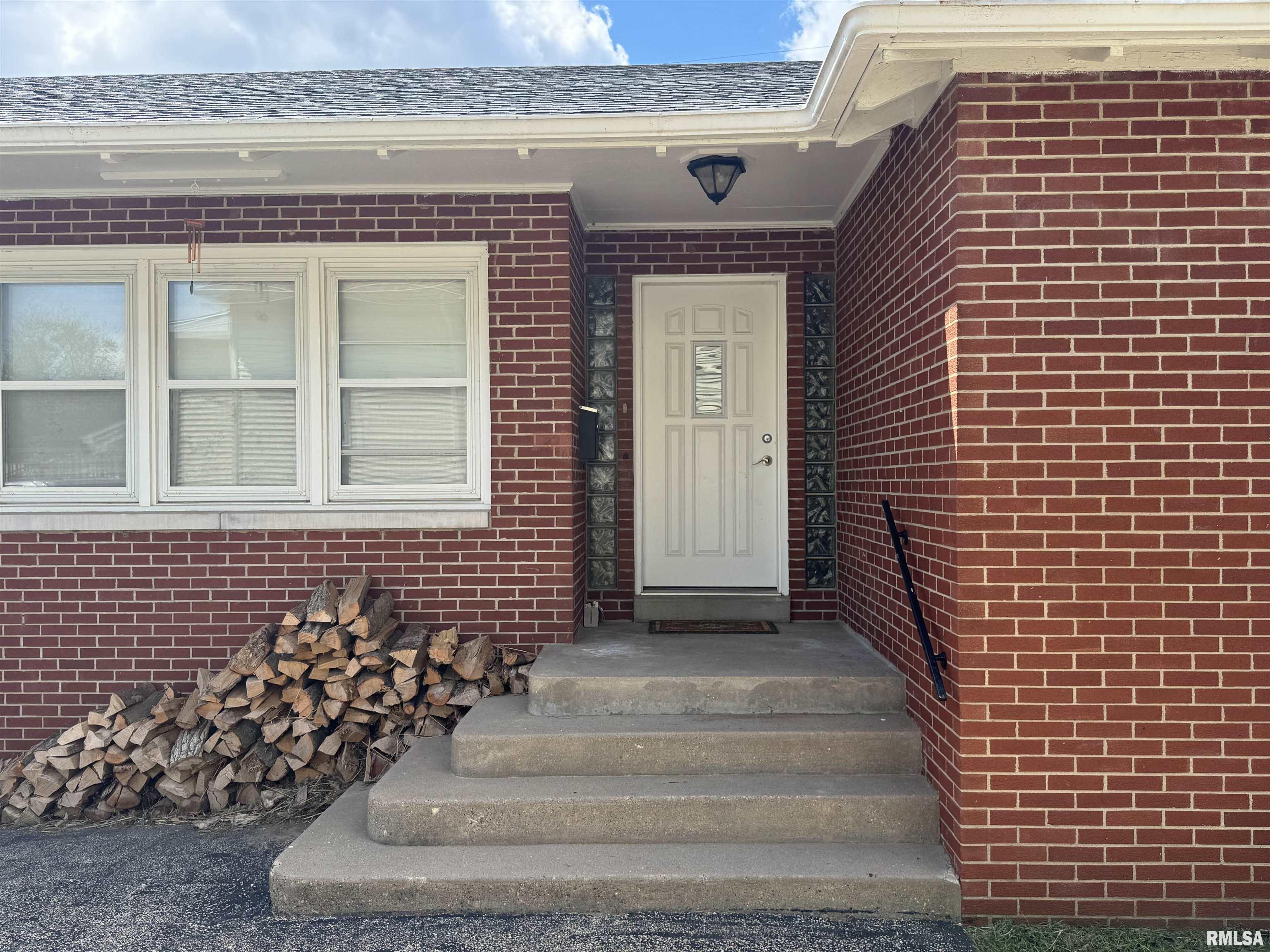 329 West Fisk Street Macomb, IL 61455 - Photo 4 of 71