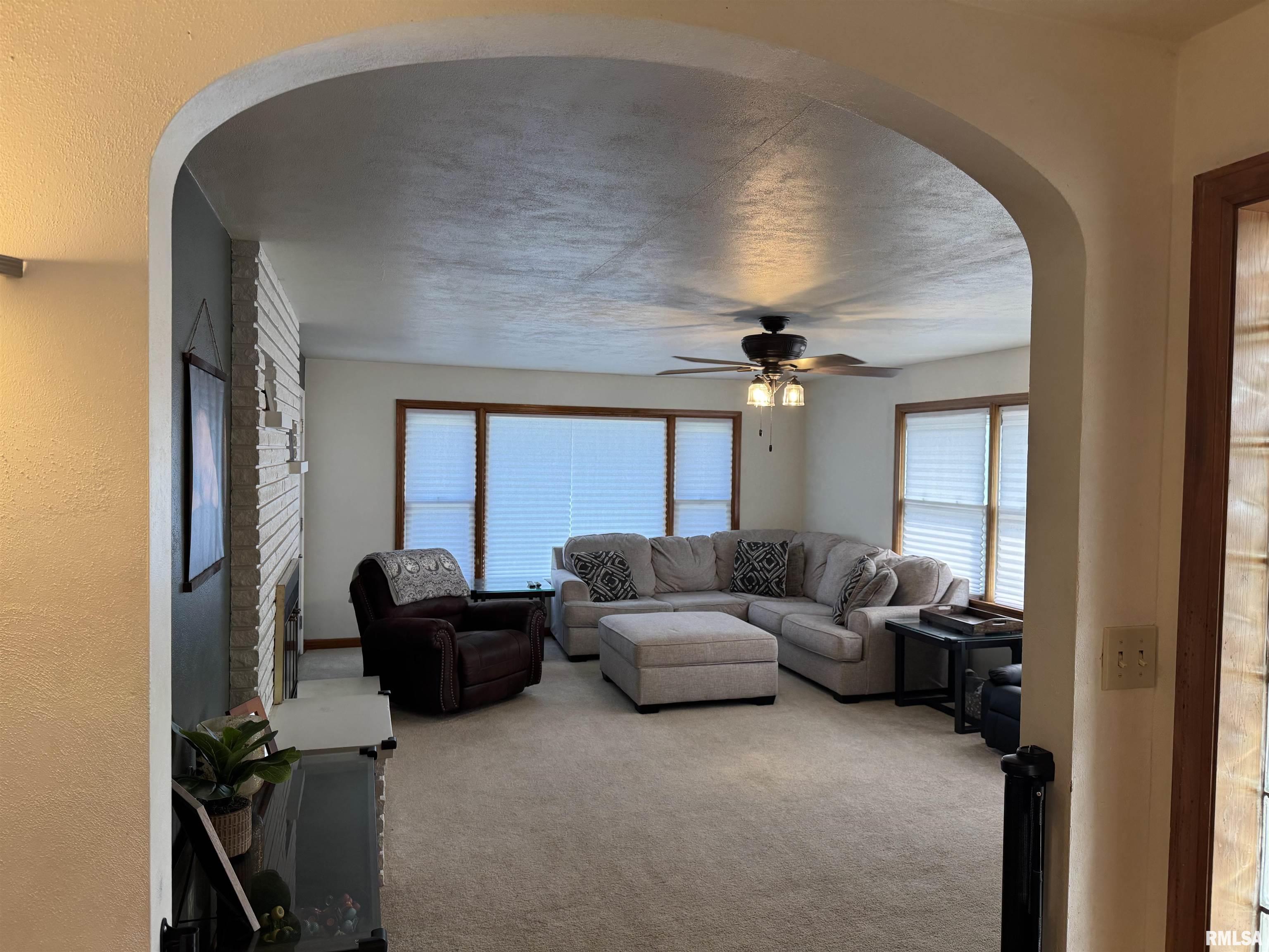 329 West Fisk Street Macomb, IL 61455 - Photo 6 of 71