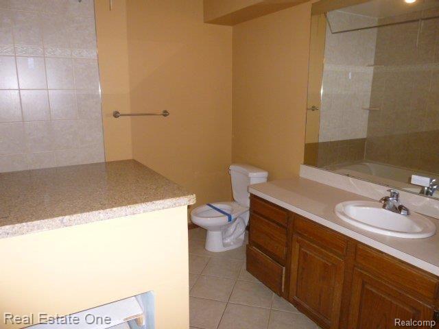 7907 Pingree Road Pinckney, MI 48169 - Photo 6 of 26 264-041382 Bath upper level.jpg