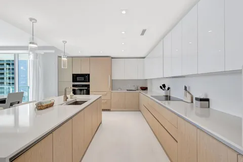 $3,290,000 | 3100 North Ocean Drive, Unit P805, Singer Island, FL 33404