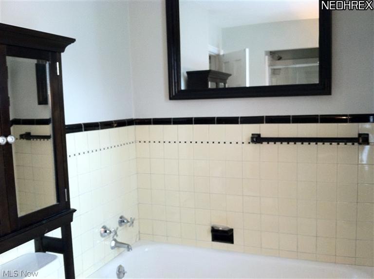2255 Fenwick Road Cleveland, OH 44118 - Photo 10 of 12 Additional view of Full Bath - shower stall as well!